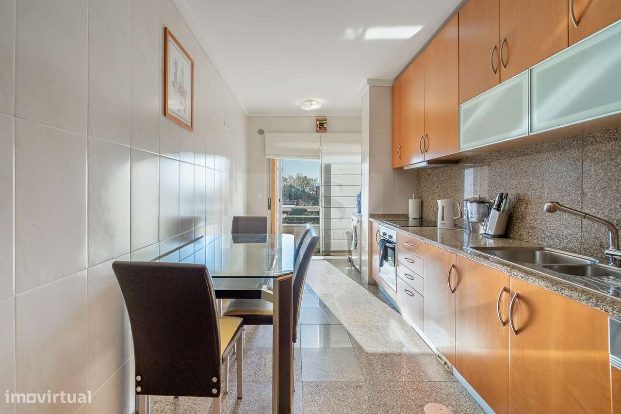 Apartamento T3 Luminoso e Mobilado em Nogueira da Regedoura - Grande imagem: 2/18