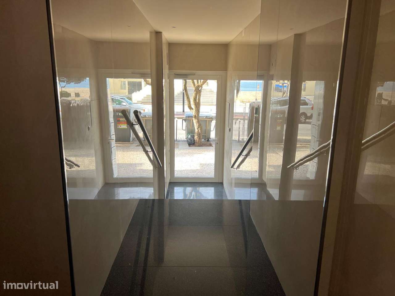 T2 + 1 Avenida dos Banhos vista mar-22