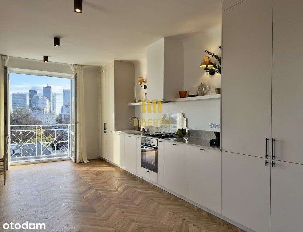 Zabytkowa kamienica - dwa balkony, widok, Ac-6