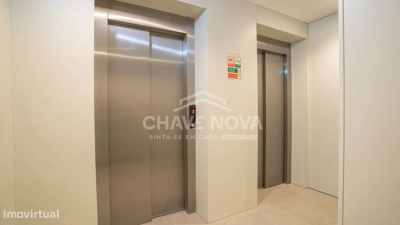 Apartamento T1 c/ Vista Mar, Varanda, Garagem e Excelentes Comodidades-18