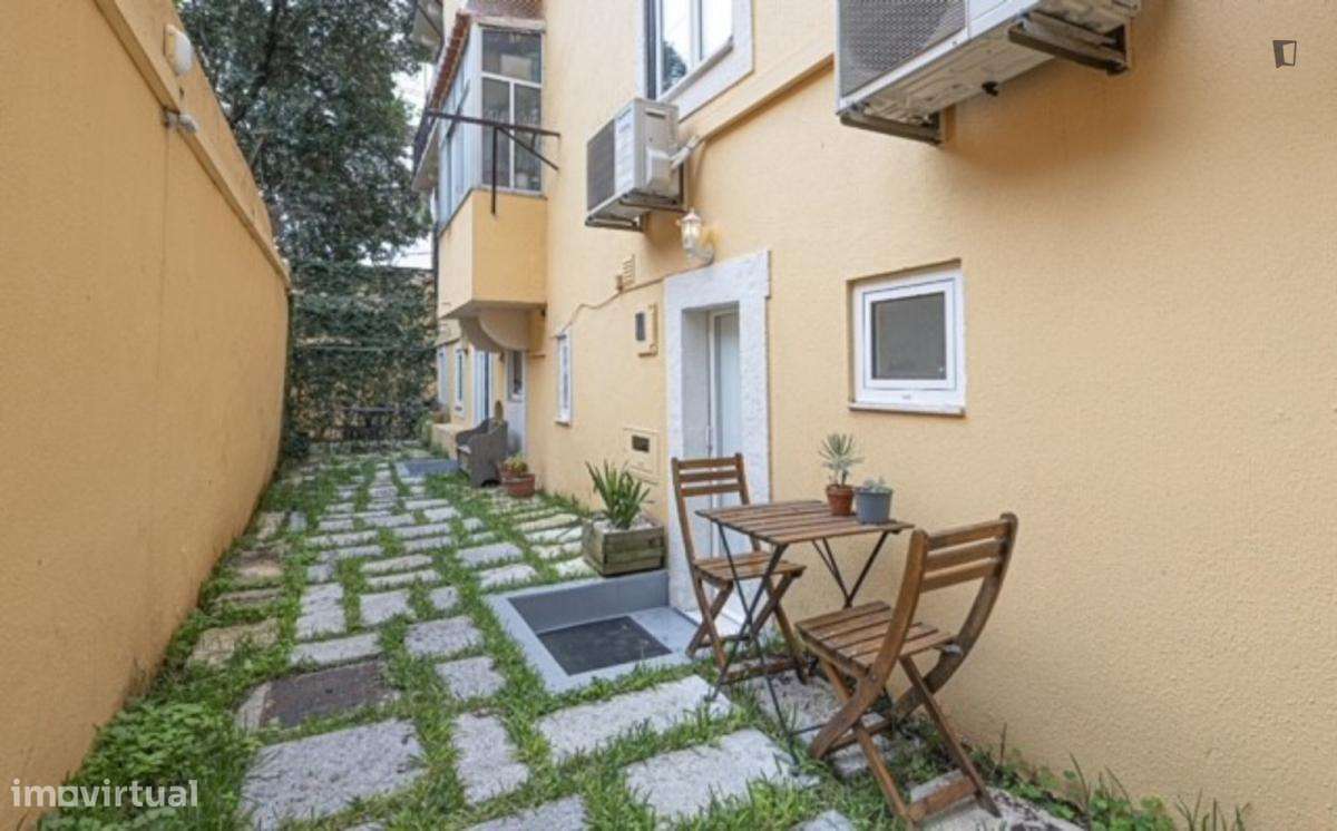 Apartamento com 1 quartos - localizado em São Bento Lisbon - Grande imagem: 4/10