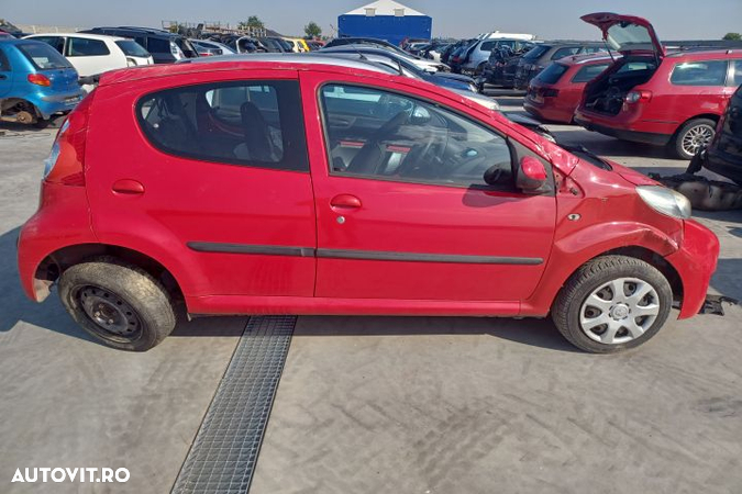 Lampa stop stanga pe aripa Peugeot 107 1 (facelift)  [din 2008 pana  2012] seria Hatchback 5-usi 1. - 9