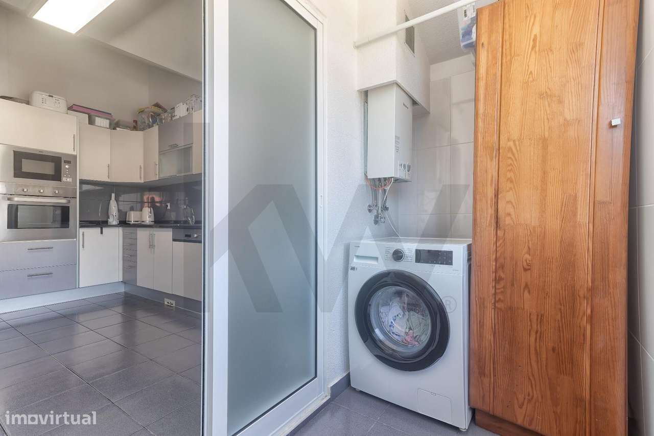Vista Mar Soberba: Apartamento T2 no Último Andar – Caniço, Madeira-5