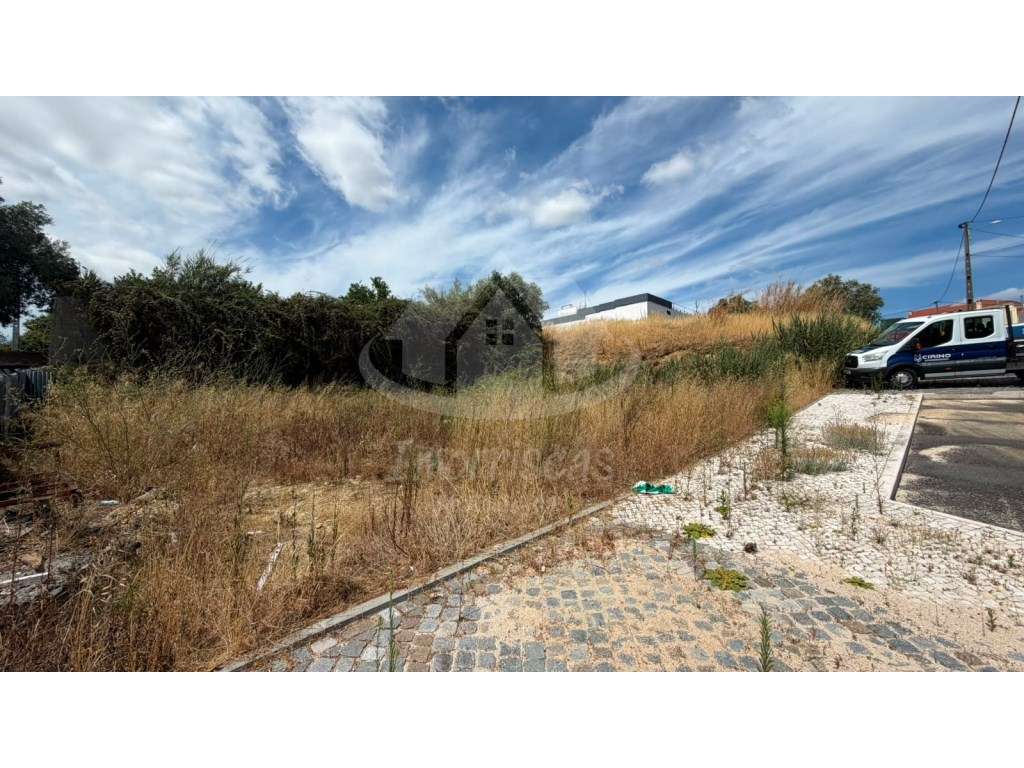 Terreno com 350 m² no Bairro da Bela Vista em Frielas-6