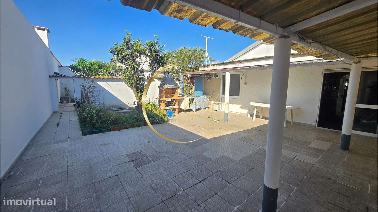 Moradia Geminada T4 com armazem-35