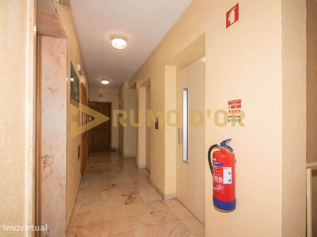 Apartamento Duplex T4 em Mem Martins - 186m² | Elevador | Arrecadação - Grande imagem: 4/36