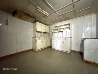 Moradia para restauro a 2km da praia em Lavra, Matosinhos, Porto - Grande imagem: 5/16