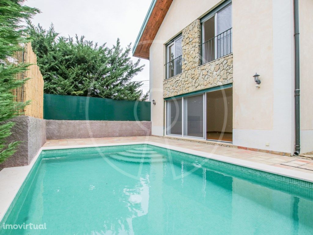 Moradia T3 com jardim e piscina no Monte Estoril