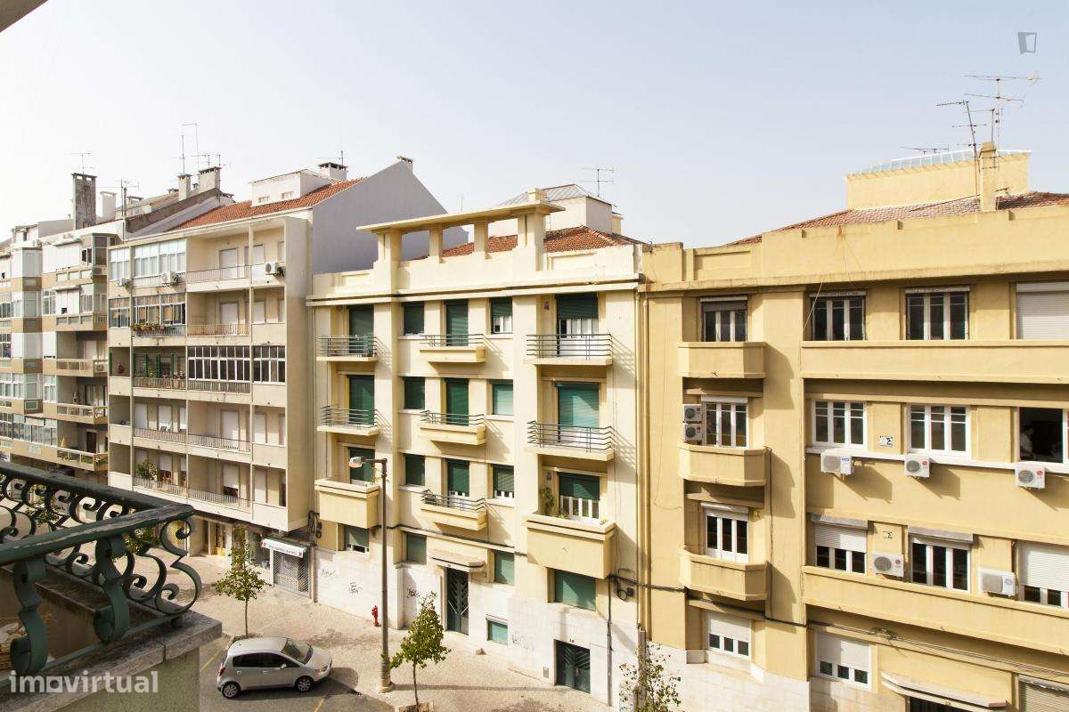 Quarto - localizado em São Sebastião Lisbon - Grande imagem: 3/7