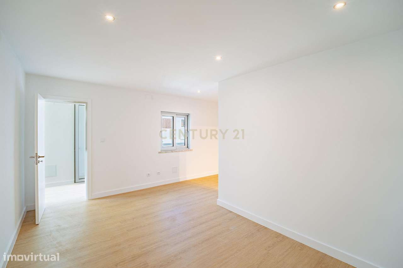 Moradia T6 com Piscina - Charneca de Caparica-31