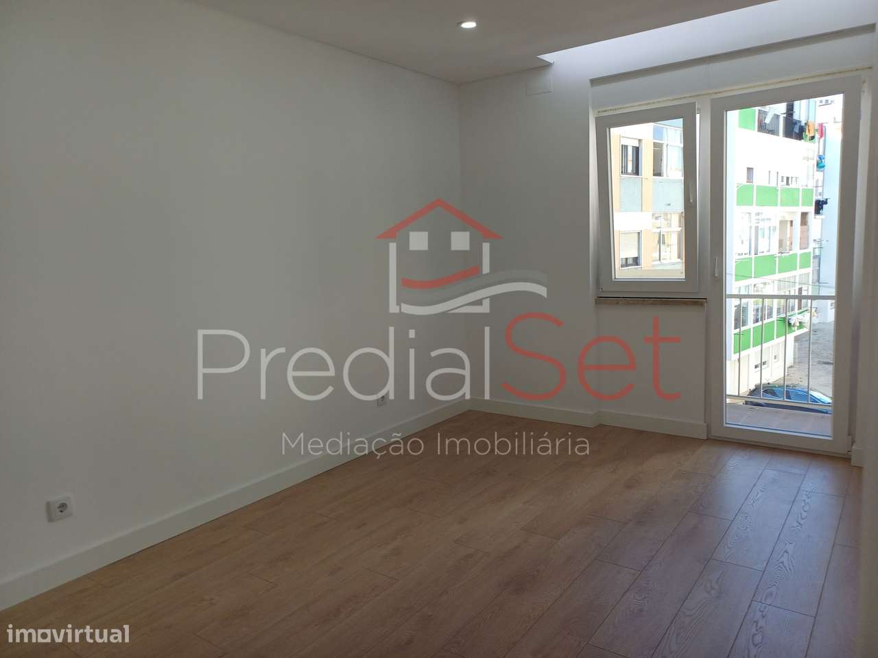 Apartamento T3 Totalmente Renovado- Montalvão-Setubal-11