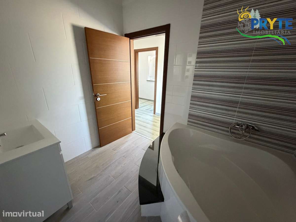Quinta com moradia T3 , anexos e ruínas em Pedrógão Grande-39