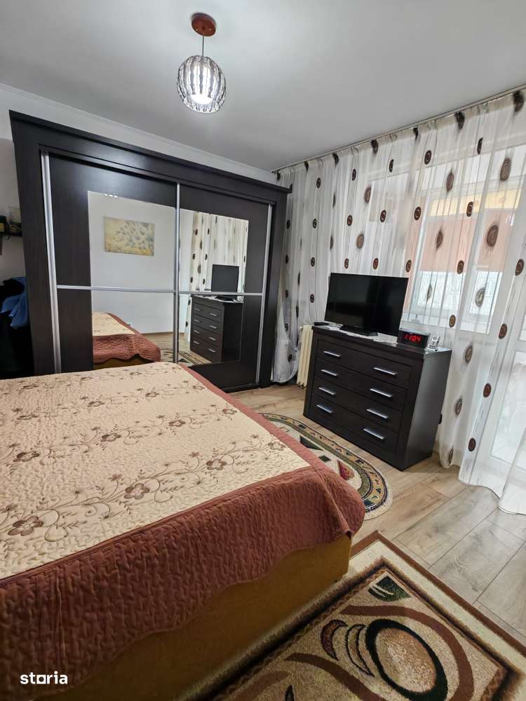 Apartament 3 camere Trivale, etaj 3, decomandat, centrala proprie - Imagine principală: 2/6
