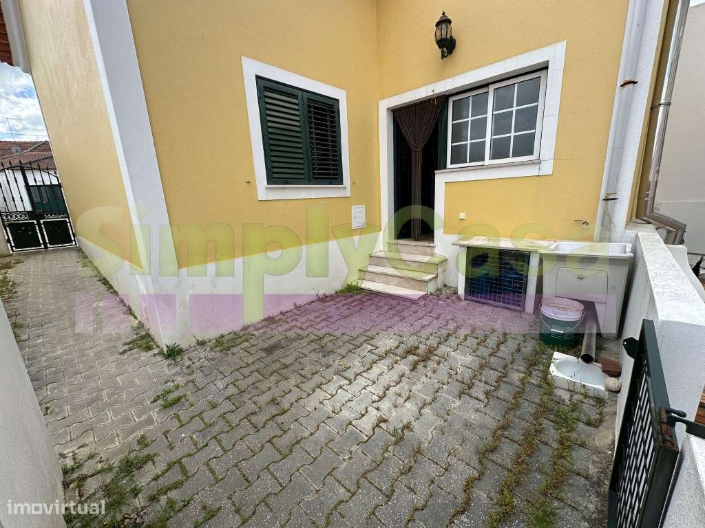 Moradia T2 + Espaço Comercial - CANHA-11