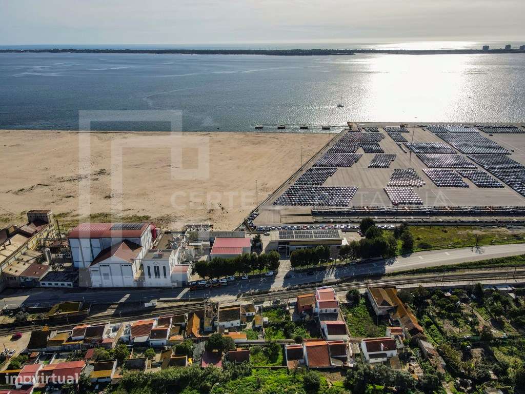 Casa com anexos e garagem - Potencial de investimento-12