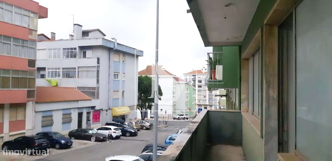 Espaço destinado a comércio ou armazém em Agualva-Cacém-12