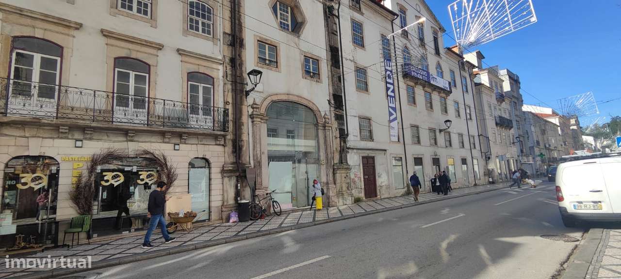 magnifico espaço comercial na Rua da Sofia, junto à Câmara Municipal-1