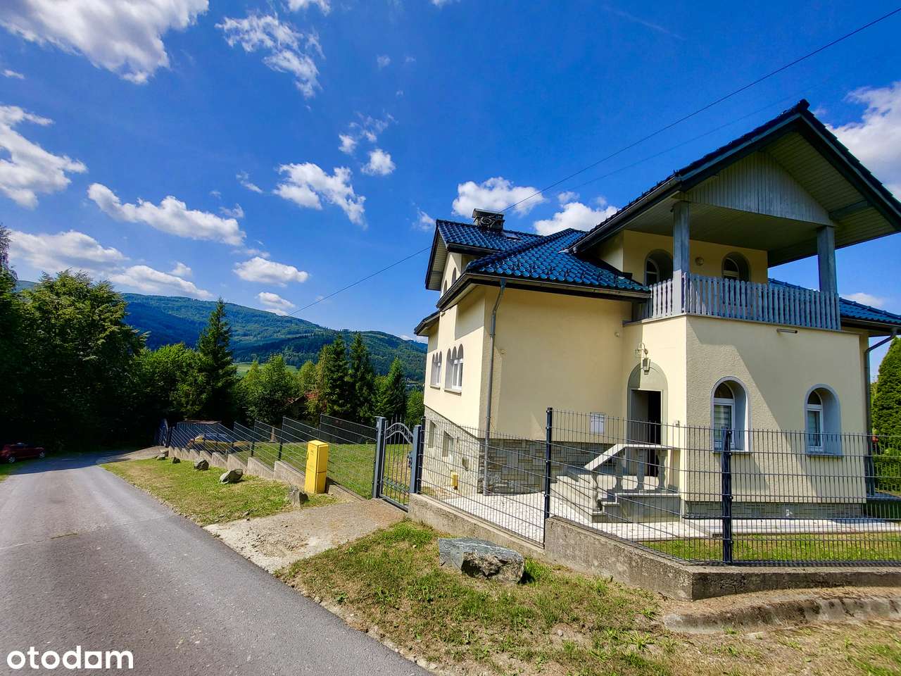 Willa z kamiennym widokowym tarasem pod lasem i blisko rzeki BRENNA-1