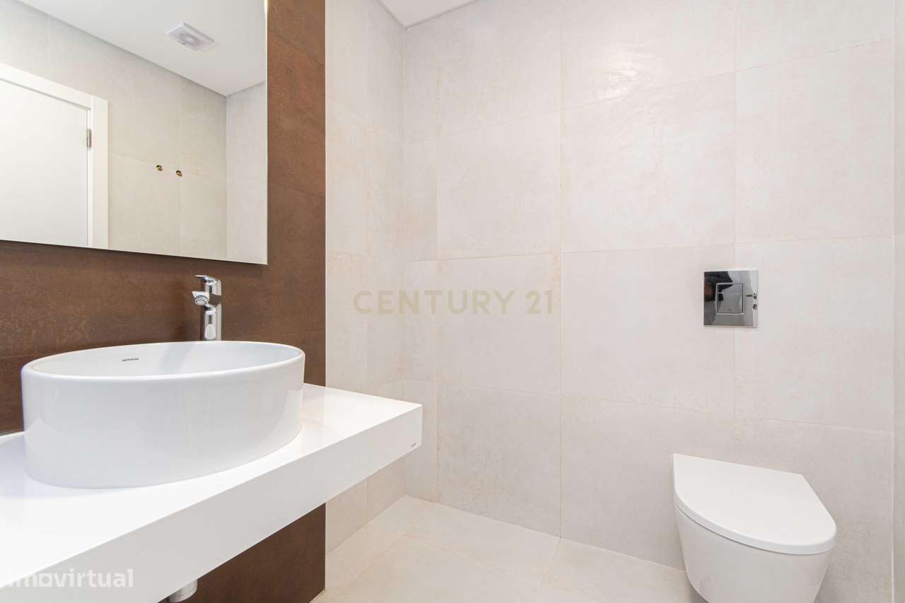 Penthouse T5 de luxo com vista rio – Carnaxide-10