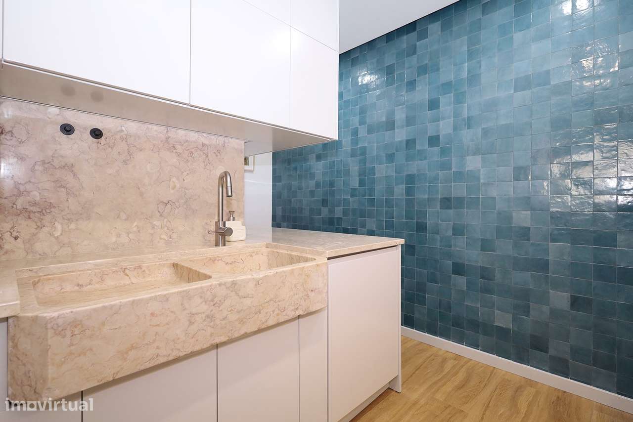 Apartamento T1 – Lapa – 70m2  Renovado – Mobilado - Grande imagem: 1/25