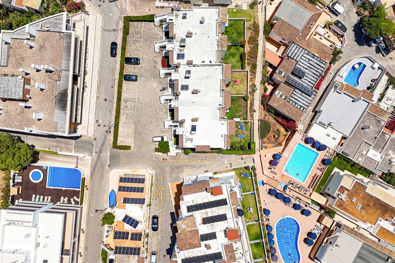 Elevado Potencial: último piso com vista mar, a 200 m da praia-27