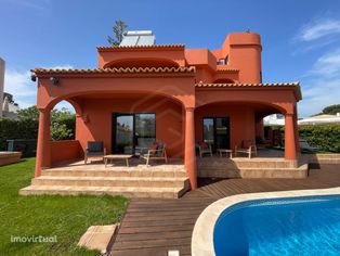 Moradia T4 com piscina em zona tranquila de Vilamoura, Al...