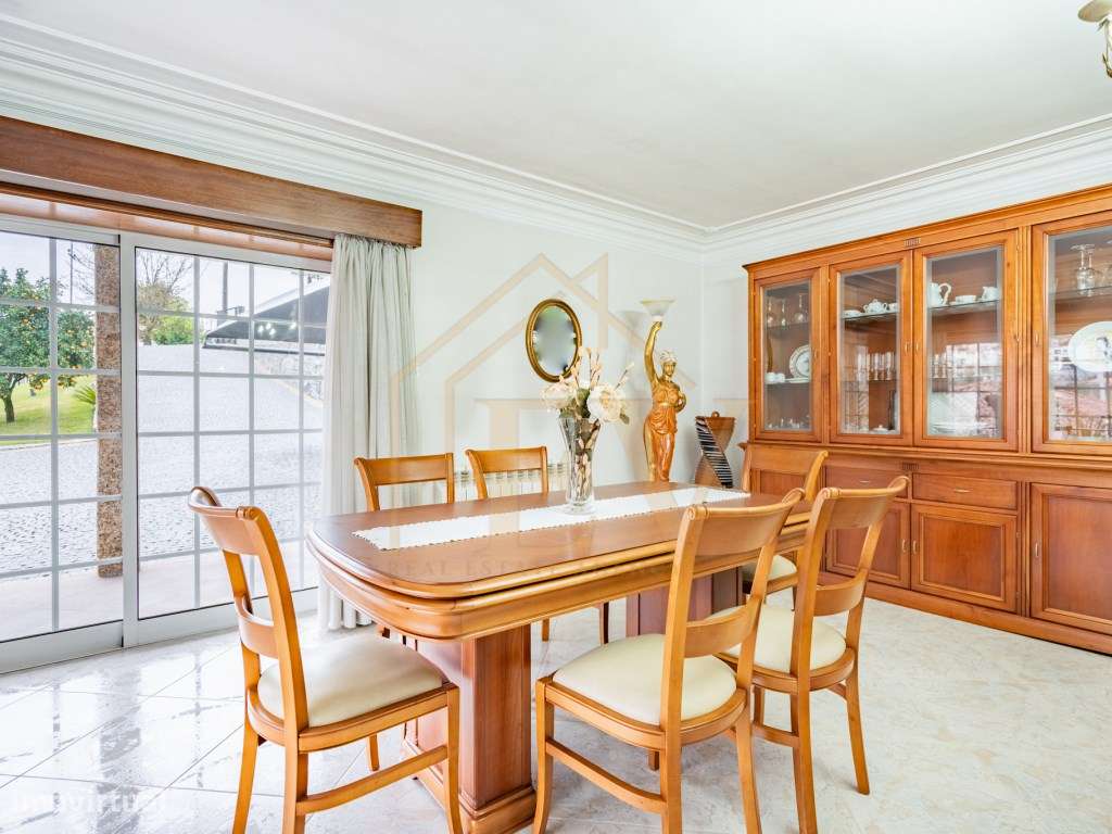 Moradia T4 em Aldão-26