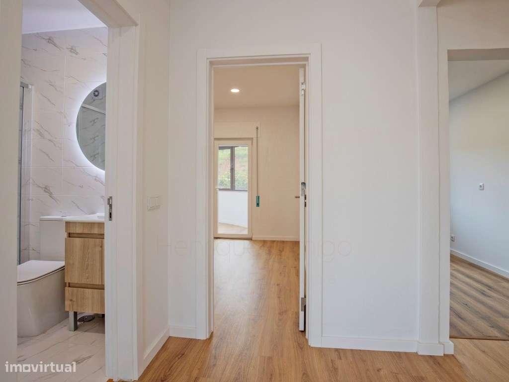 Excelente Apartamento T2 no centro de Santana-17