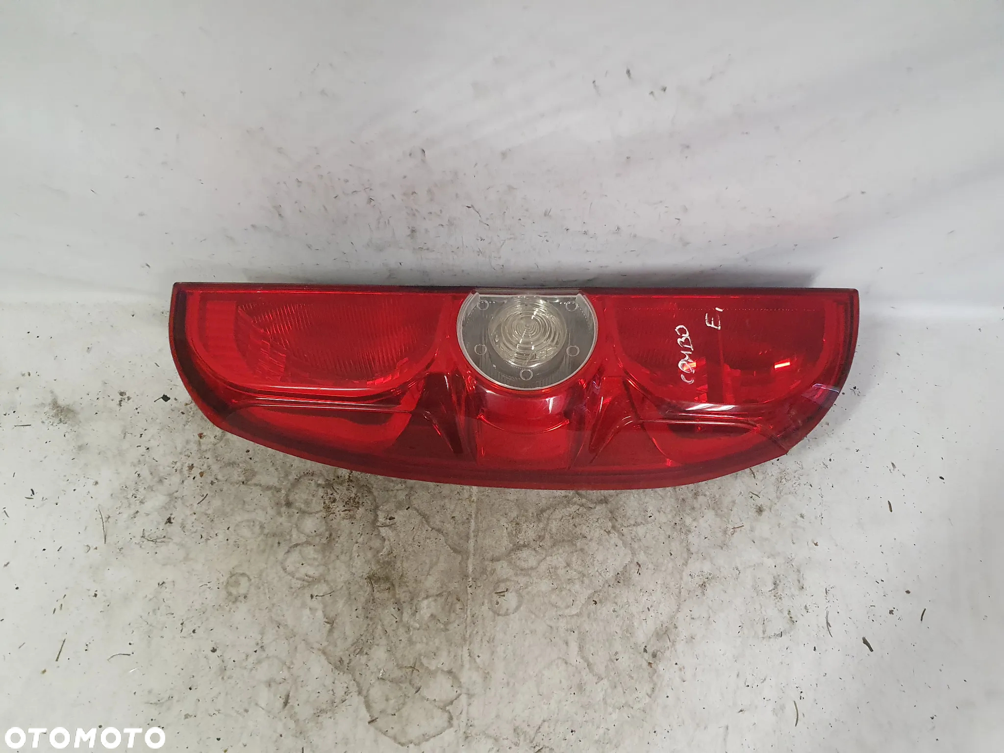 * LAMPA TYLNA LEWA TYŁ LEWO FIAT DOBLO 2 / OPEL COMBO D - 4