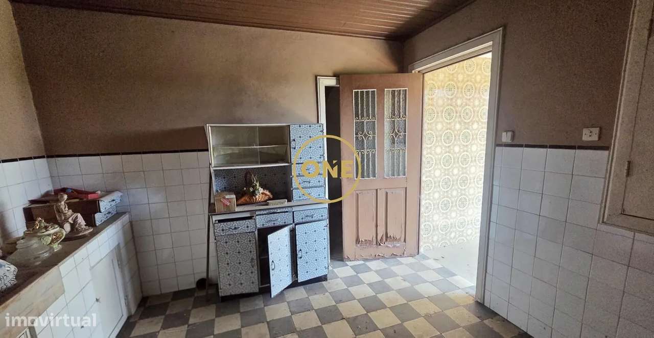 Moradia T4 para Restauro em Lousado com Projeto Aprovado-19