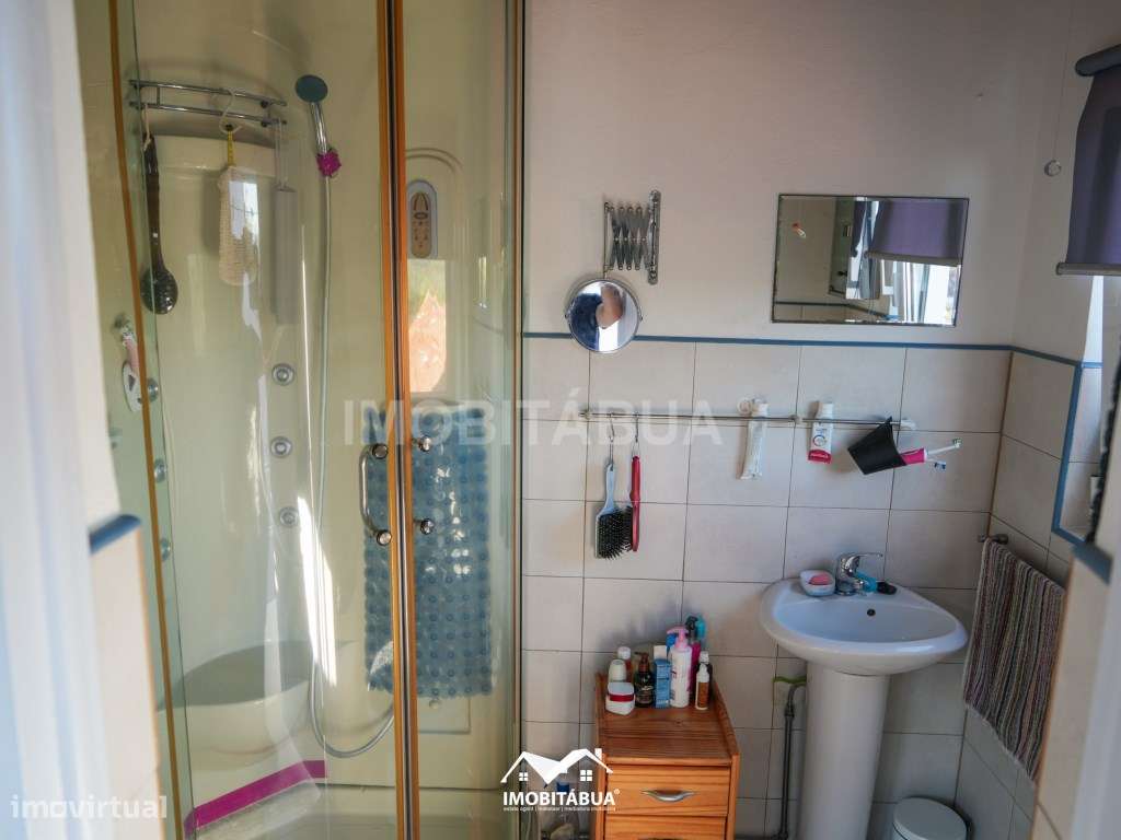 Casa Tradicional Portuguesa com Quintal, Vista e Muitos Detalhes Au...-10