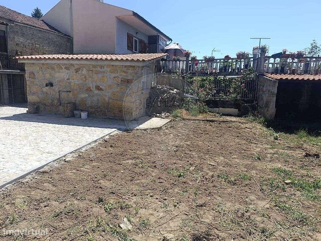 Moradia T2 para venda-10