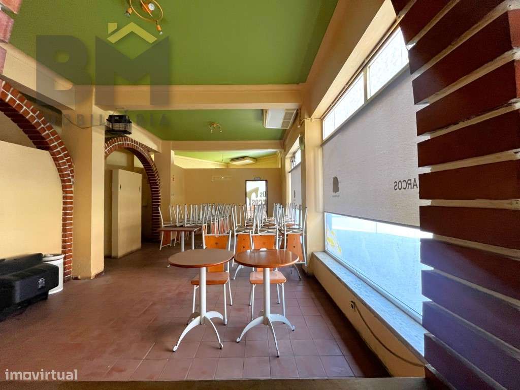 Espaço Comercial com Montras e Excelente Visibilidade em Zona Resid...-6