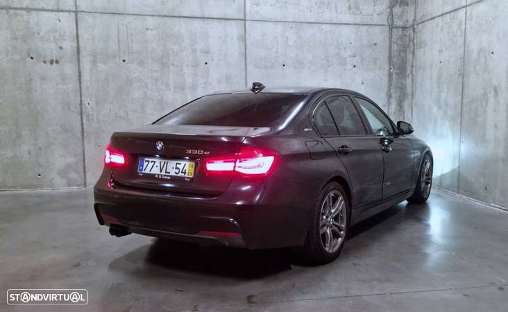 BMW 330 e iPerformance Pack M - 24