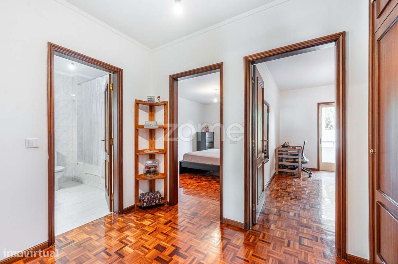 Apartamento T3 com 2 Terraços e 2 lugares de Garagem em V.N de Gaia.-13