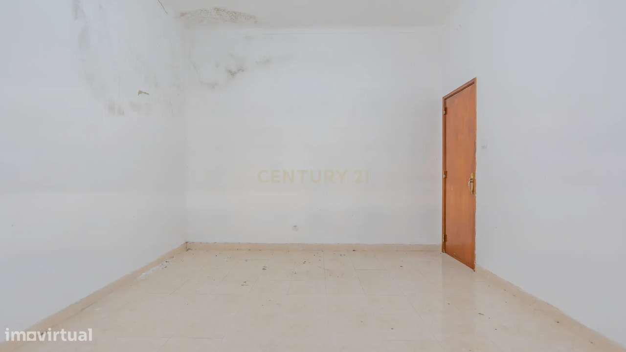 Moradia Isolada com Terreno de 1041 m² – Um Mundo de Possibilidades!-7