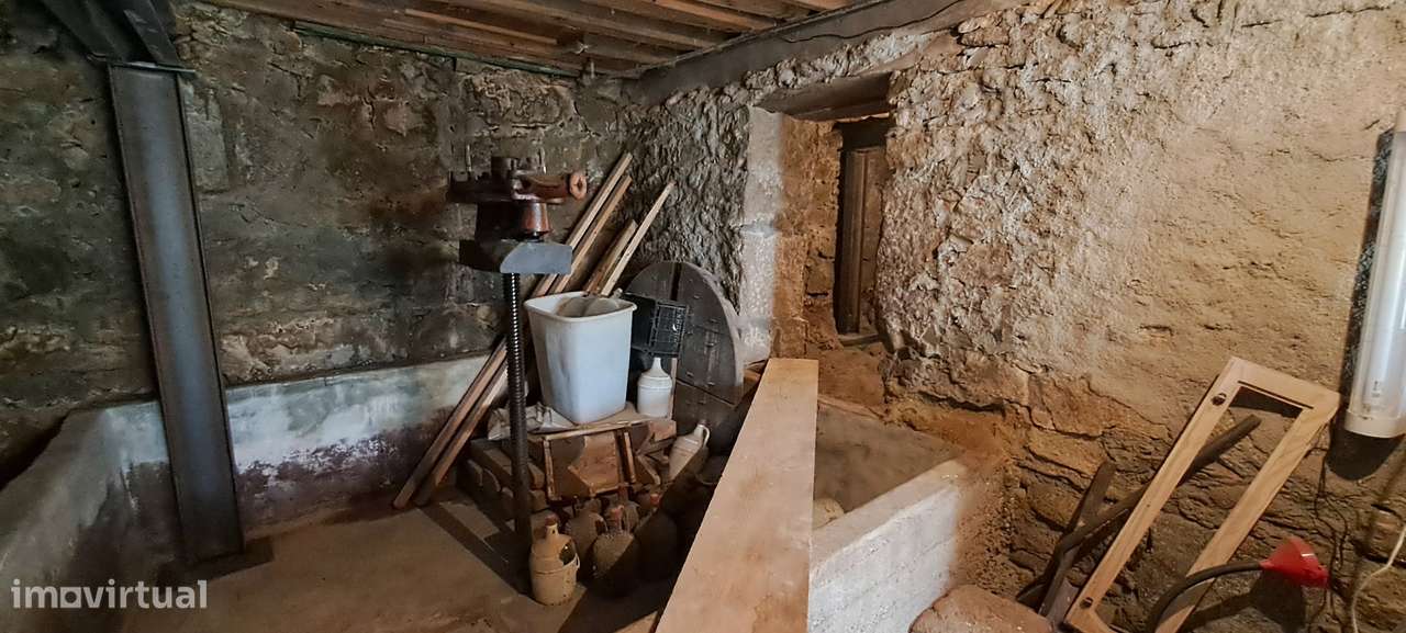 Moradia para restaurar T2 em Miranda do Douro-28