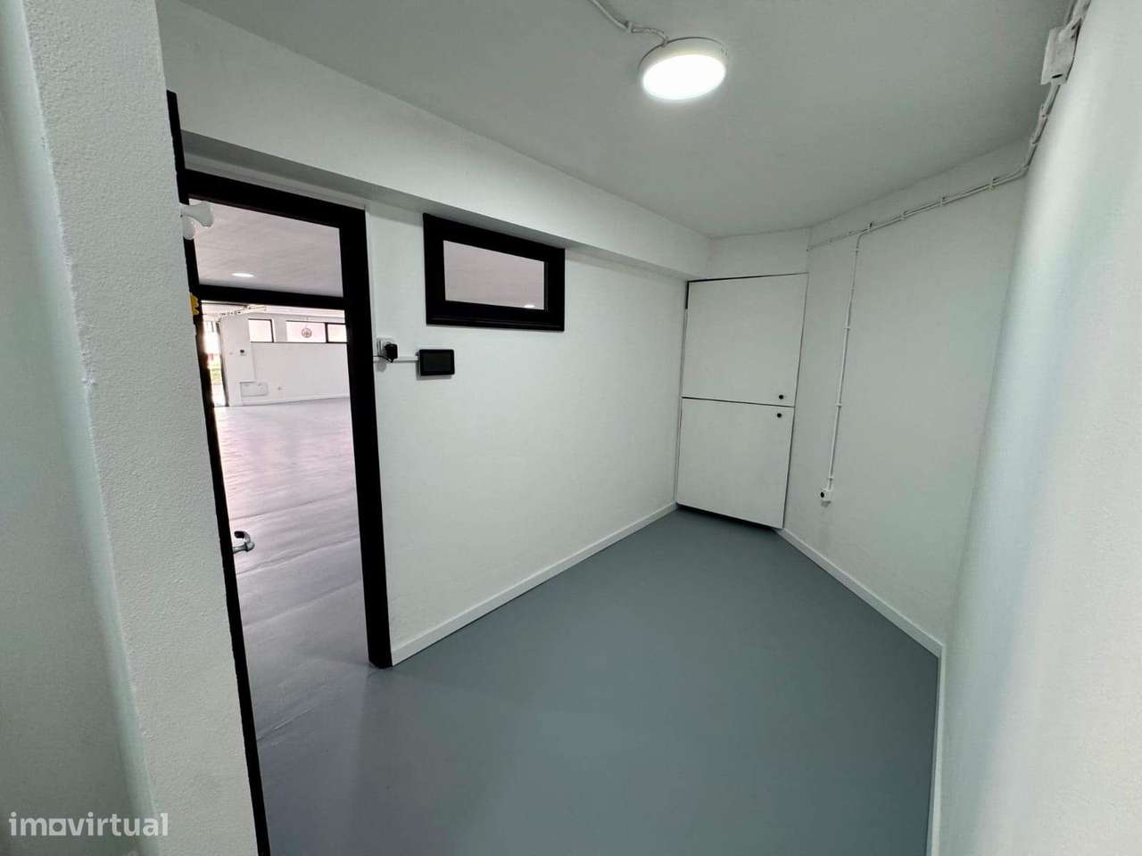 Garagem/Armazém para Venda – Totalmente Restaurado-16