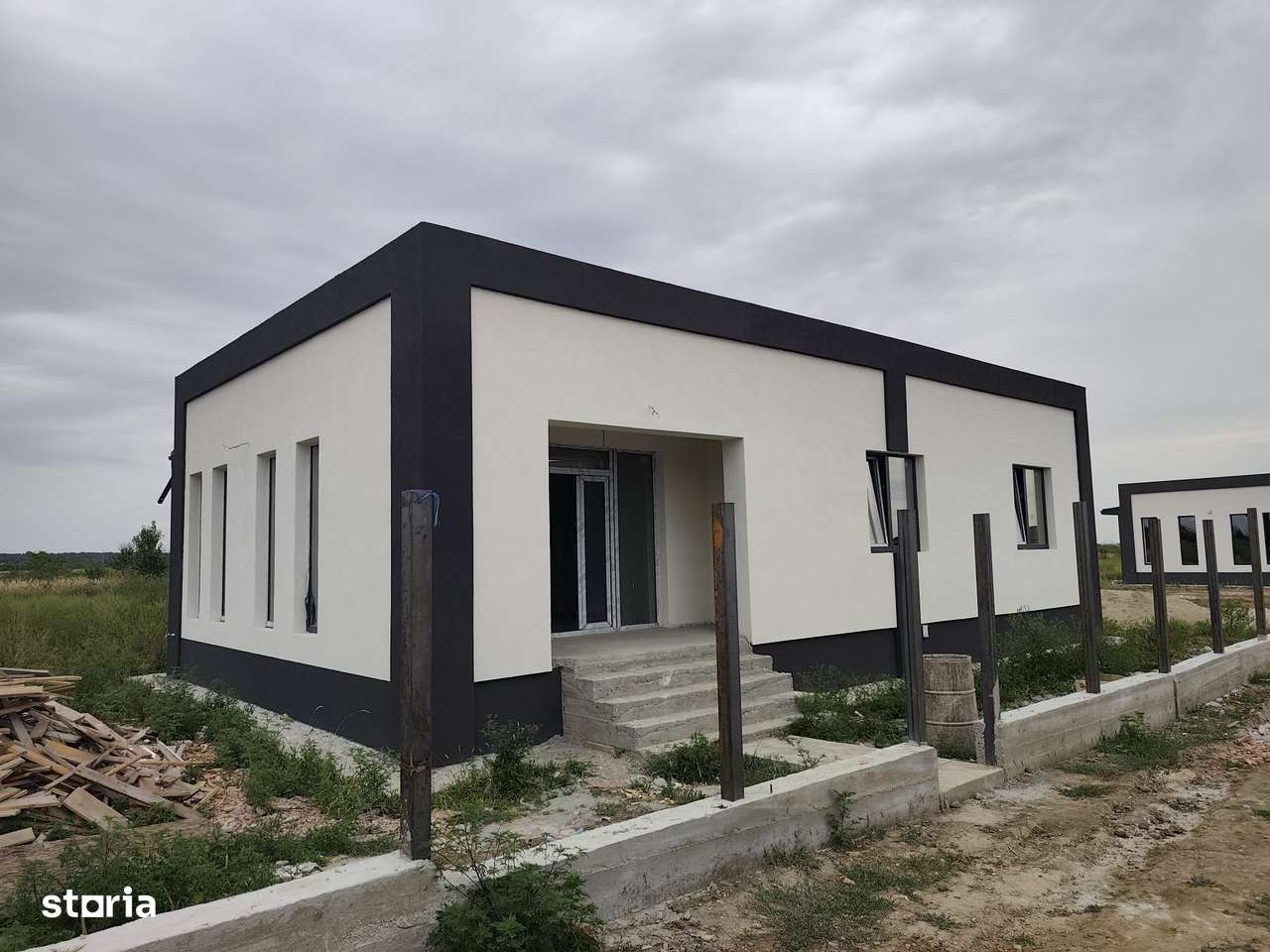 FARA COMISION Sabareni casa mare 3 camere 2 bai beci PARTER placa 500m-0