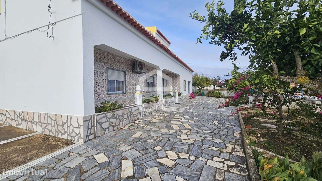 Moradia V4 com 174 M2, aproveitamento de sótão, garagem para 2 viatura-9