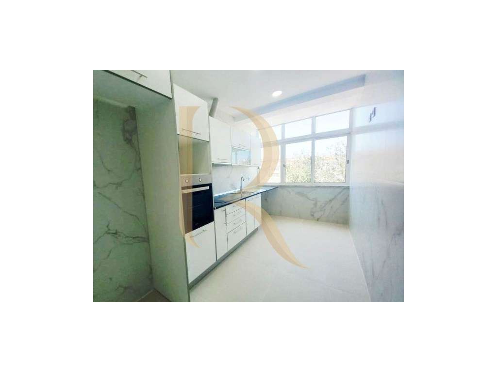 Apartamento T4 remodelado em Laranjeiro - Almada - Grande imagem: 4/24