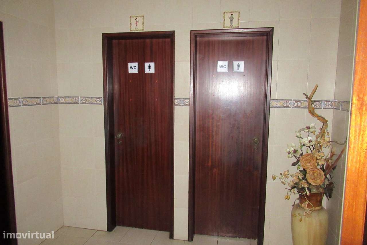 MORADIA ISOLADA COM COMÉRCIO E MORADIA DE R/C.-18