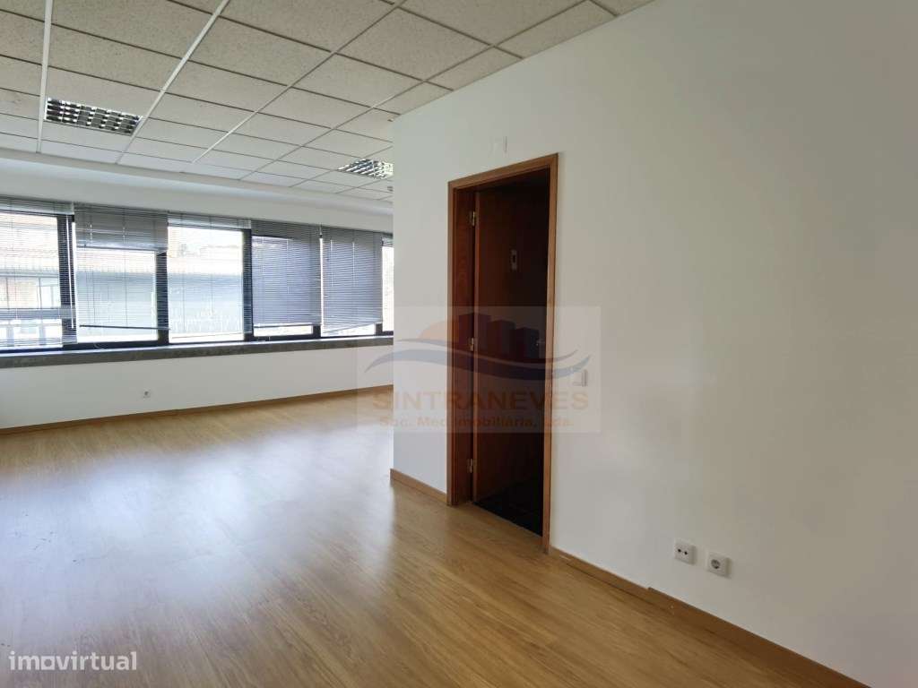 Escritório com 90,75m2 com elevador, segurança e copa junto ao Aleg... - Grande imagem: 4/7