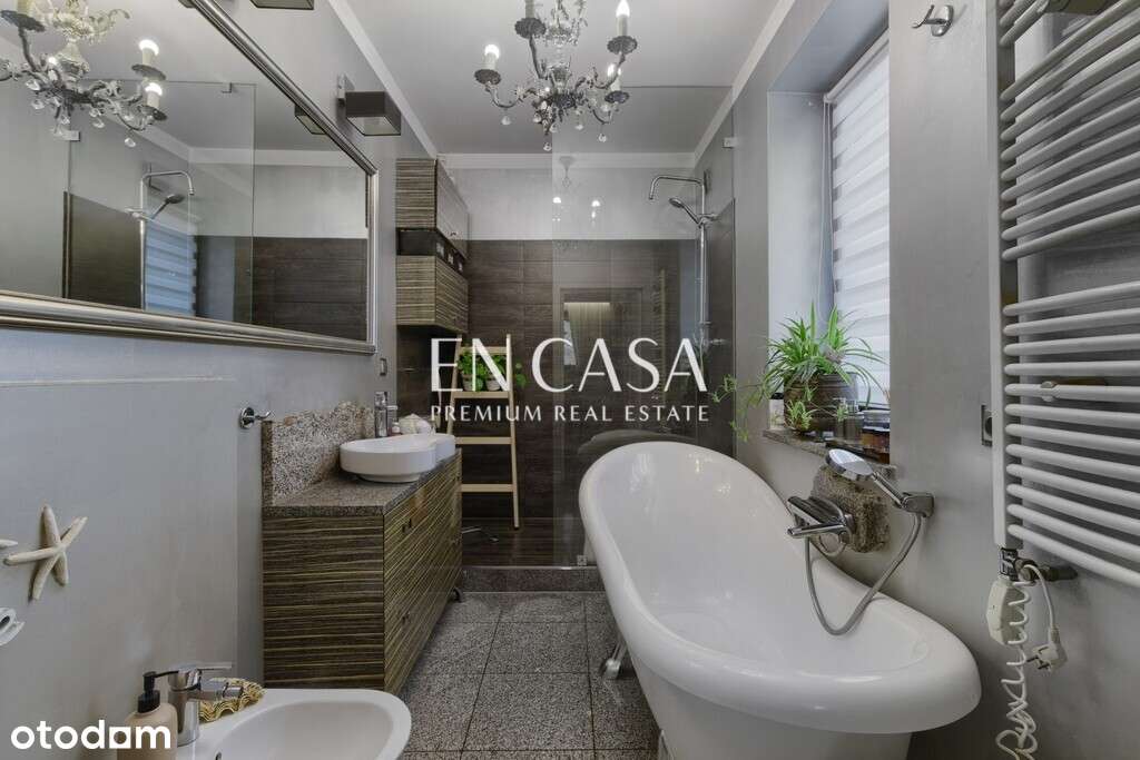 Restauracja przy ruchliwej ulicy.-12