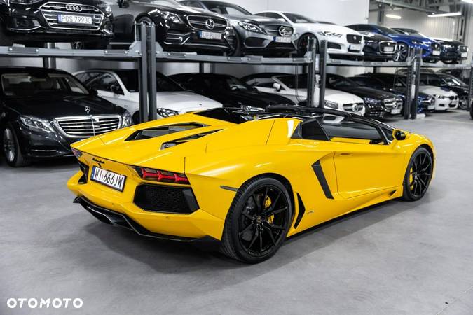 Lamborghini Aventador Roadster LP700-4 - 15