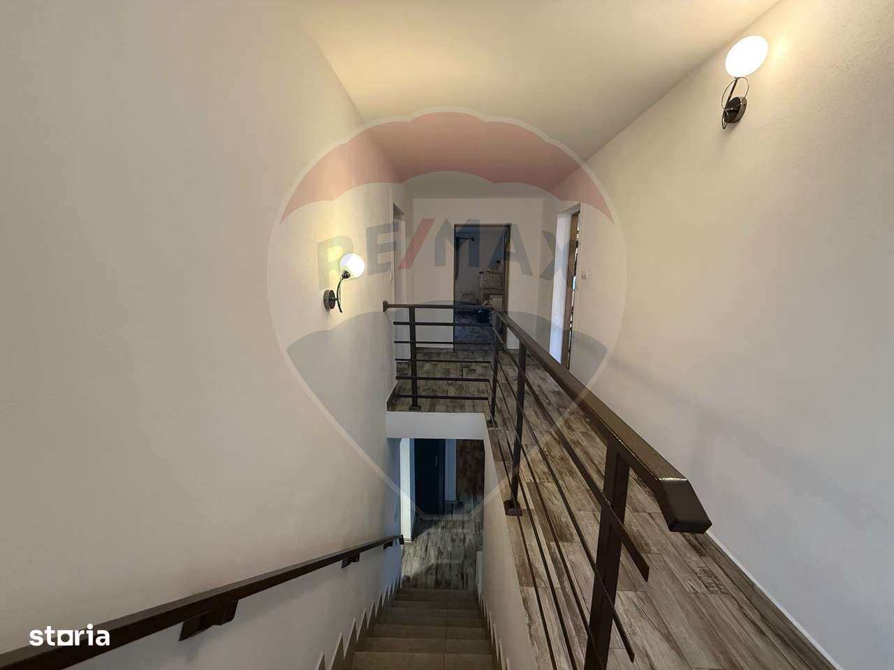 Casă / Vilă cu 5 camere de vânzare-14