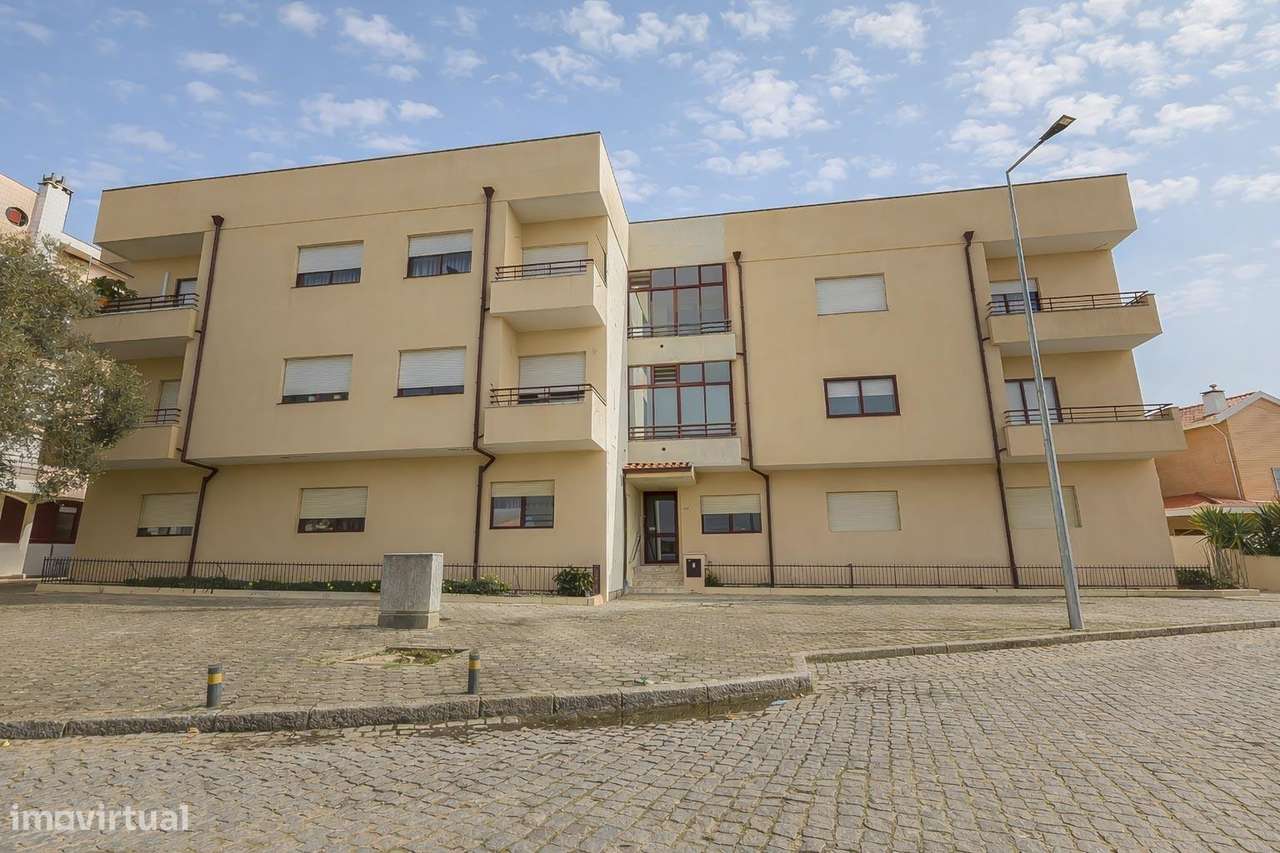 Apartamento T1 com Varanda em Canelas-21
