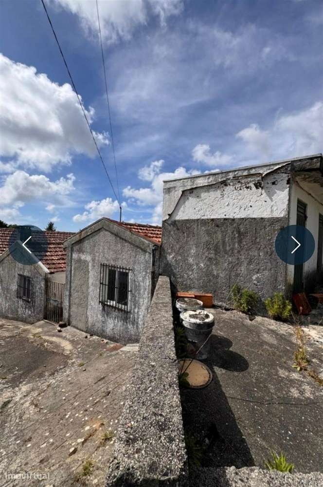 Prédio com 3 Habitações, Garagem e Terreno em Grijó-13