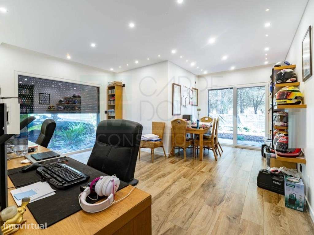 Magnifica moradia T4 com piscina na Urbanização Aroeira, em Santo E...-44