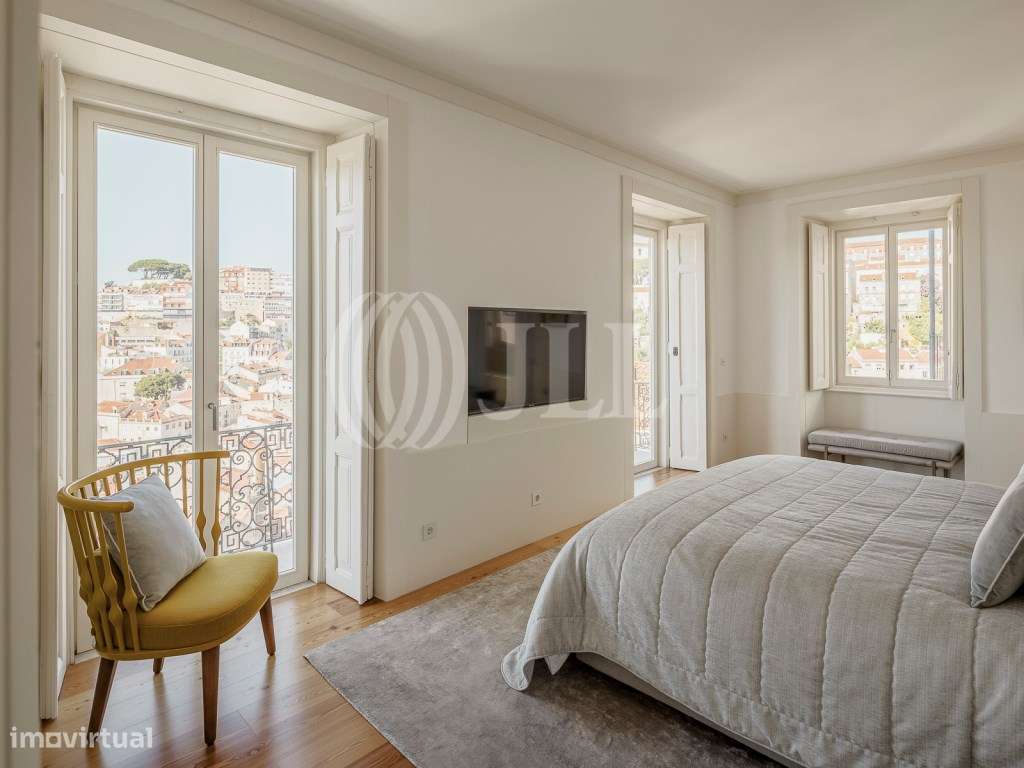 Apartamento T3+2 com jardim, em pleno Castelo, Lisboa-26